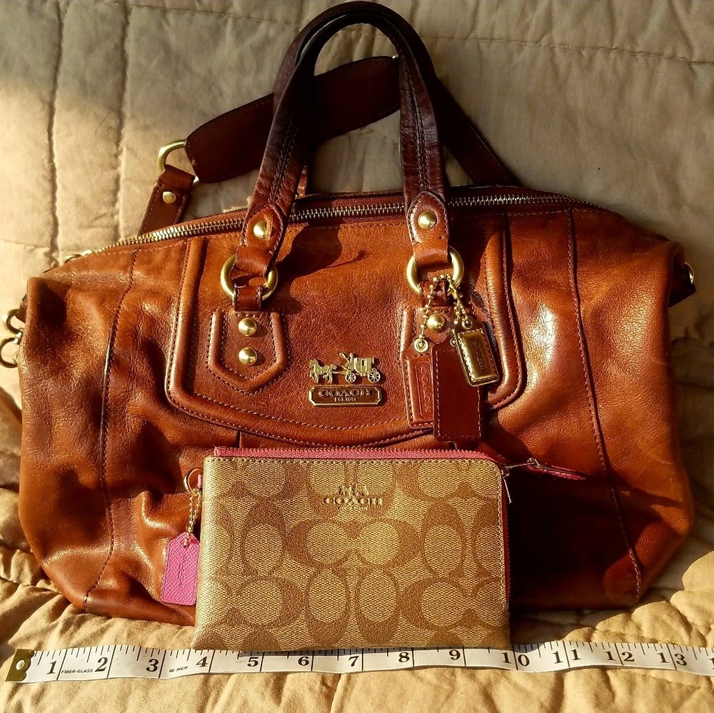 Coach hand bag with wallet/wristlet